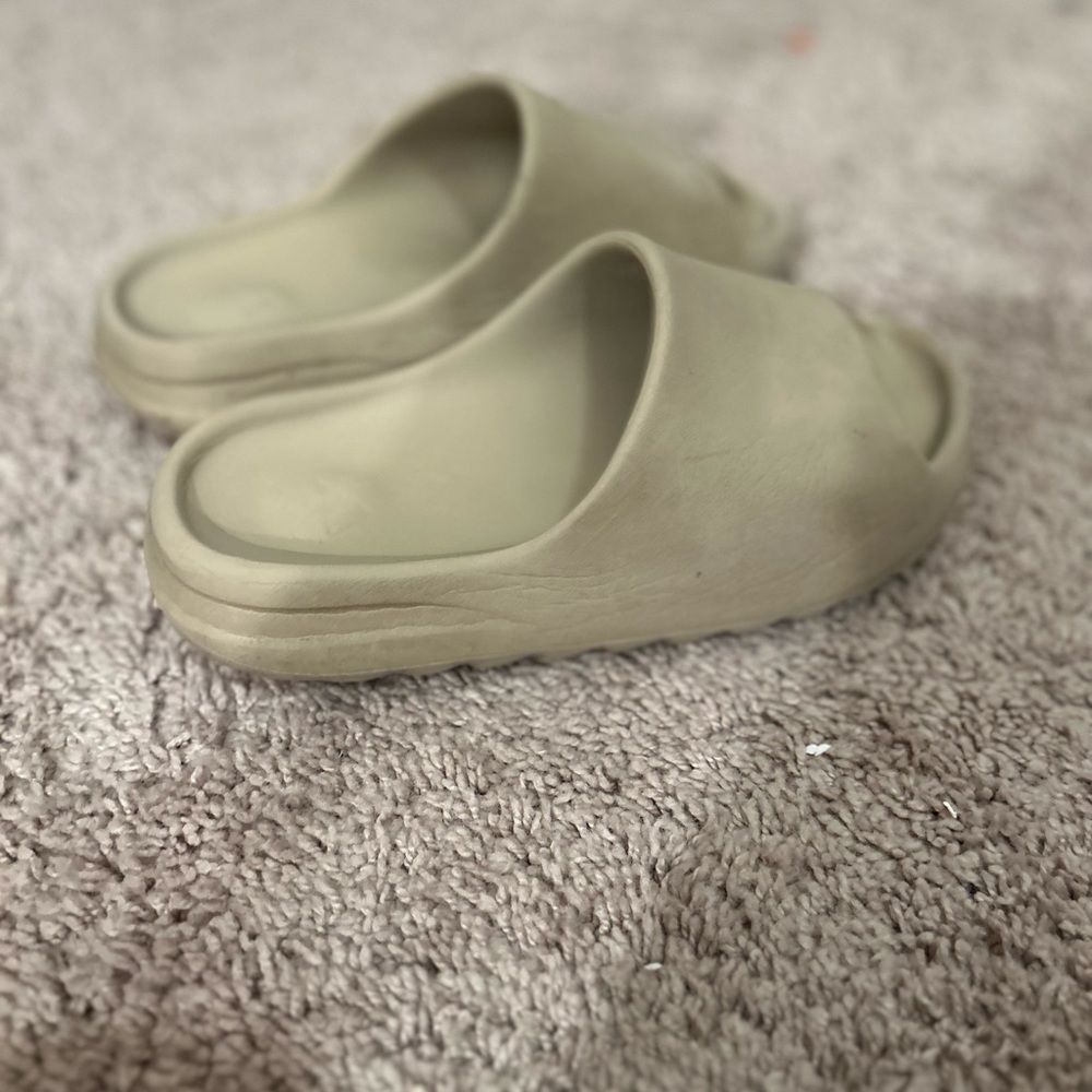 Yeezy slides - Picture 5 of 5